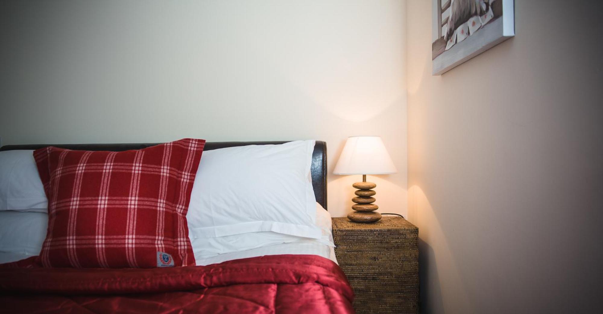 Romneys Apartments & Suites Κένταλ Δωμάτιο φωτογραφία